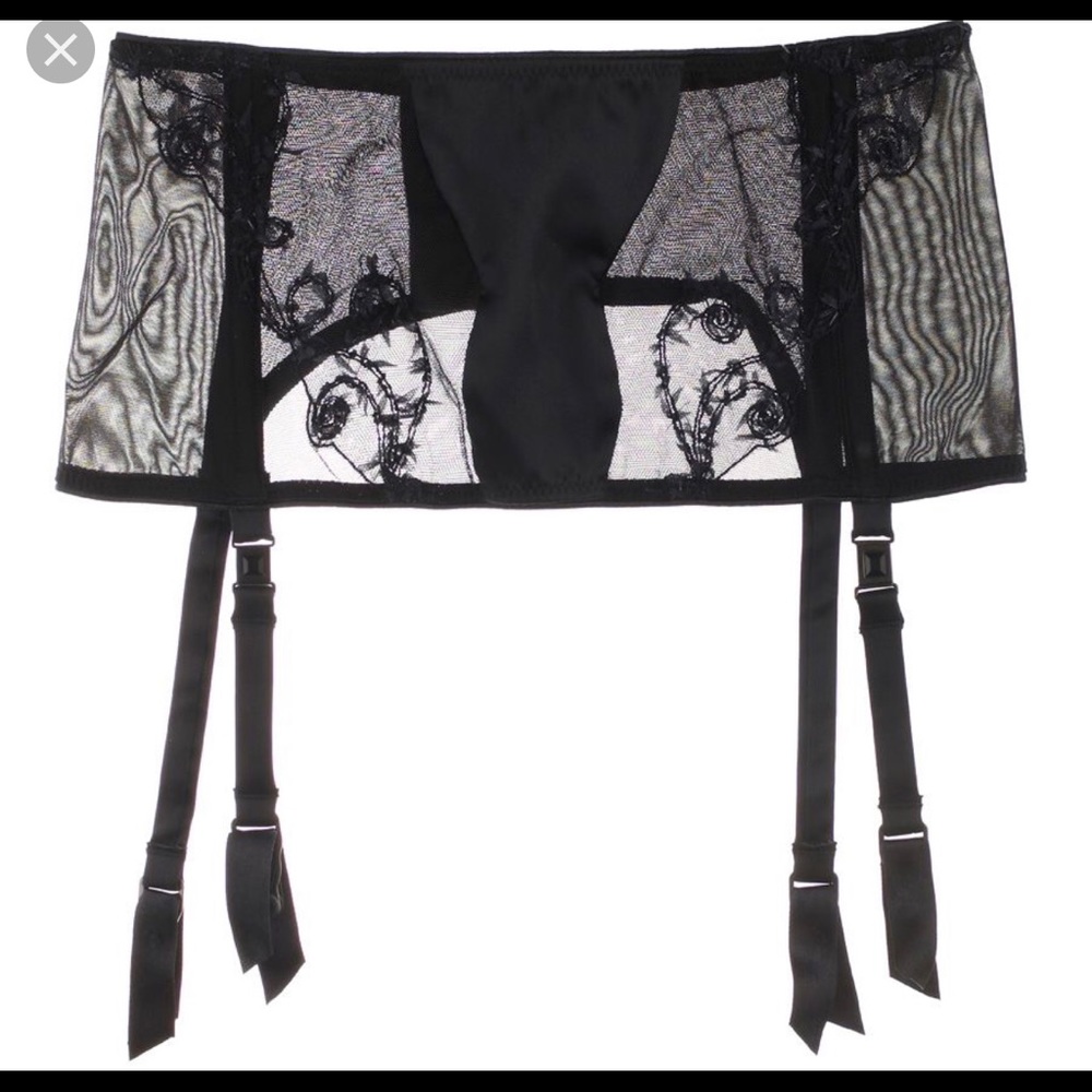 Elle McPherson intimate Obsidian Garter belt